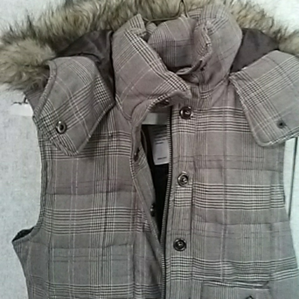 Aeropostale vest